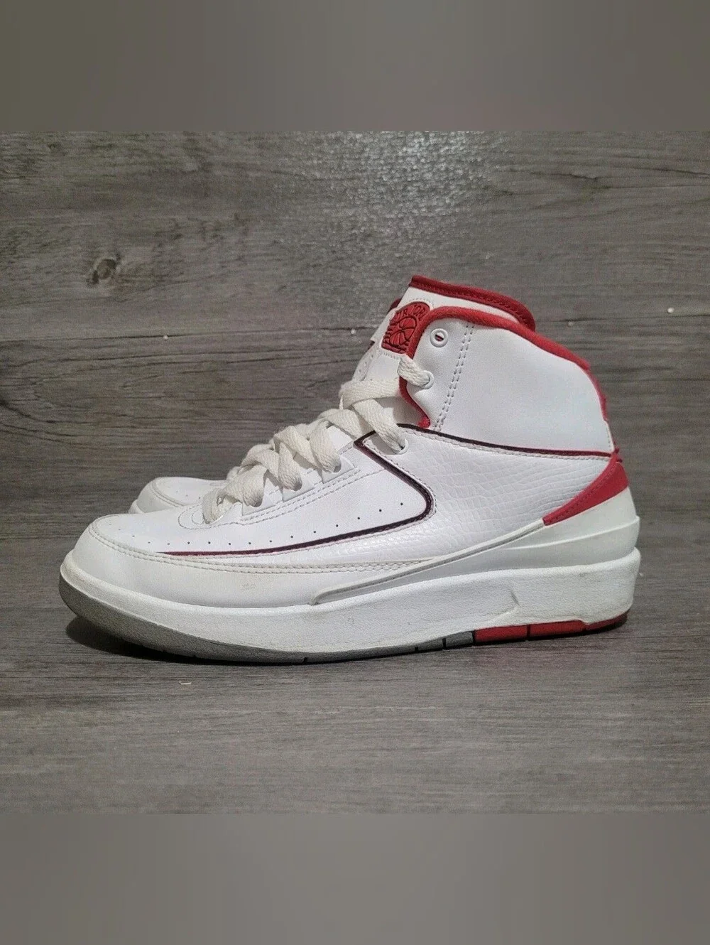 Jordan Retro 2 Chicago Youth Size 5y White Red Shoes